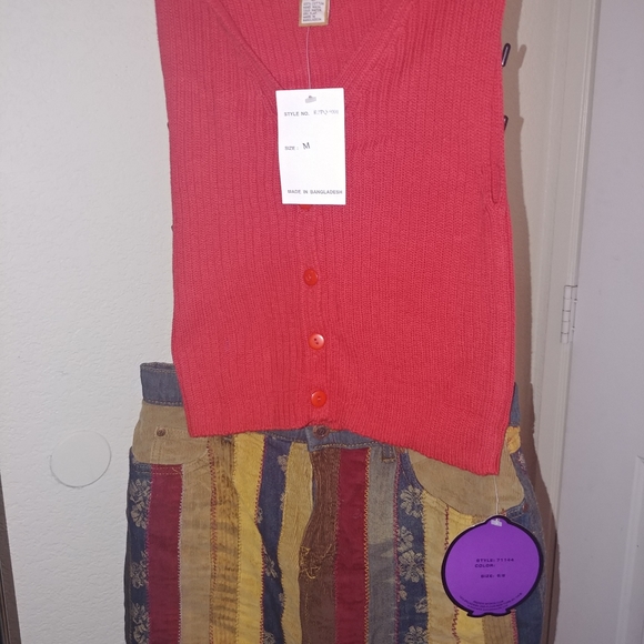 Short Skirt - Picture 2 of 4